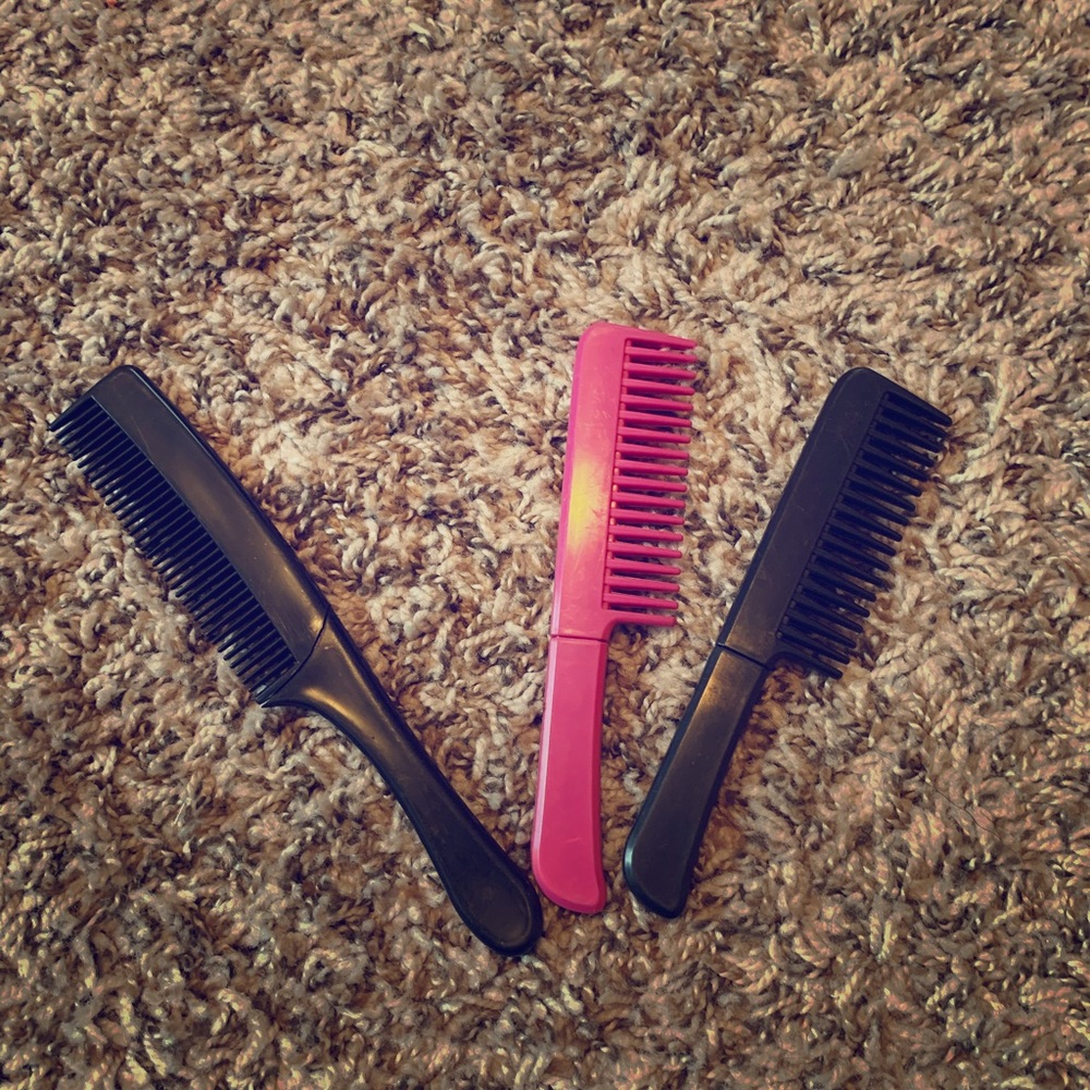 Self defense comb